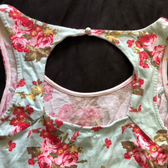 🔥Kirra (Pacsun) Light Blue Red Rose Blouse - Picture 4 of 8